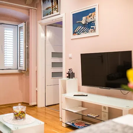 Maris Apartment *
